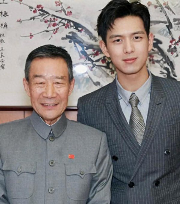 盛多网 他是李雪健的亲儿子，娱乐圈最低调的星二代，靠自己名气大涨